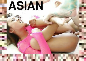 Asian girlfriend Alina Li loves to suck a dick before getting fucked