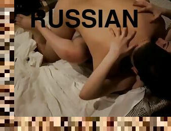 רוסי, אישה, בעל-נבגד