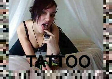 webcam, tatouage, petits-seins, taquinerie
