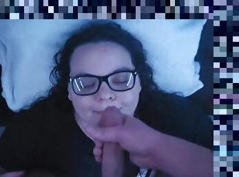 briller, kone, amatør, blowjob, cumshot, hjemmelaget, par, bbw, svelging, facial