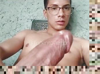 Joven Argentino Pajeando su Increible Polla!