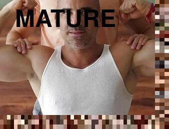 papa, vieux, orgasme, mature, ejaculation-sur-le-corps, gay, branlette, doigtage, jeune-18, marié