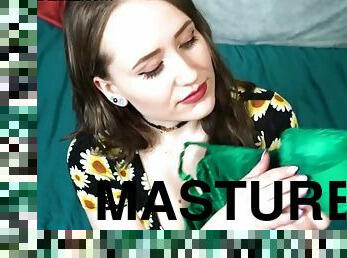 Curvy ASMR beauty rubs clit in erotic solo session