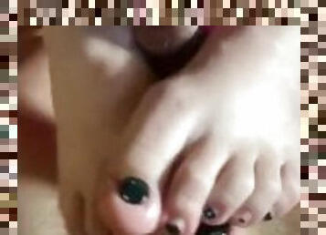 Stepmommy gives stepson a foot job