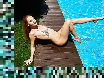 Russian baddy Ivi Rein gets horny underwater