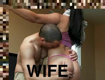 Curvy latina wife cheats on her husband with the cable guy