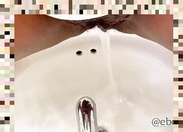 Ebony Girl Pissing In The Sink