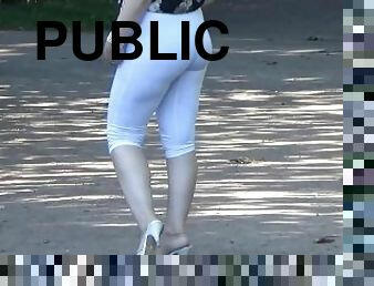 Ass in Leggigs in public