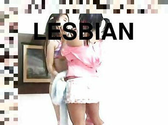 sayang, lesbian-lesbian, remaja, melepas-semua-pakaian, kecil-mungil, menggoda