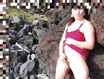 poilue, en-plein-air, pisser, public, chatte-pussy, giclée, amateur, milf, maman, plage