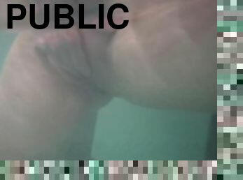maszturbálás, nyilvános, geci, medence, víz-alatt