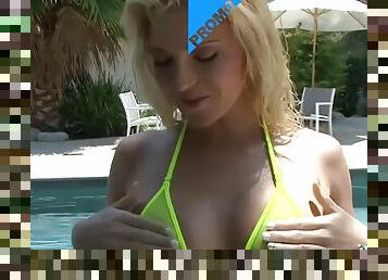 Amazing wet babe in neonyellow bikini