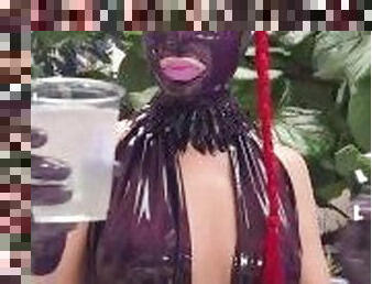 amatir, fetish-benda-yang-dapat-meningkatkan-gairah-sex, latex, seorang-diri, boneka-cantik, karet