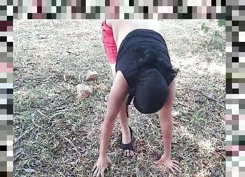 Muslim bhabhi in public garden me nange hokar yoga karte flee