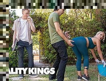 Reality Kings - Jimmy Michaels Pranks Hot MILF SlimThick Vic And He Ends Up Getting His Dick Sucked