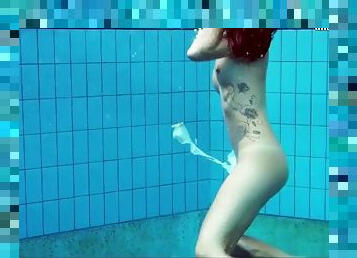 Underwater show with thin and healthy nata showing her nude body