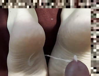 amatir, cumshot-keluarnya-sperma, handjob-seks-dengan-tangan-wanita-pada-penis-laki-laki, pijat, kaki, sudut-pandang, sperma, pakaian-dalam-wanita, fetish-benda-yang-dapat-meningkatkan-gairah-sex, aktivitas-seksual-dengan-melibatkan-kaki-untuk-meningkatkan-gairah-sex