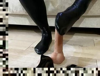 Foot job with dildo from hot mistress Lara in sexy black leather stockings