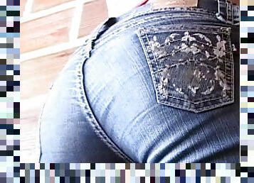 Teen Latina shows her ass while wearing jeans