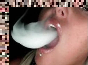 amateur, regordeta, rubia, fetichista, fumando