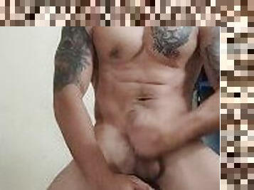 amateur, ejaculation-sur-le-corps, gay, branlette, ejaculation, solo, musclé, tatouage