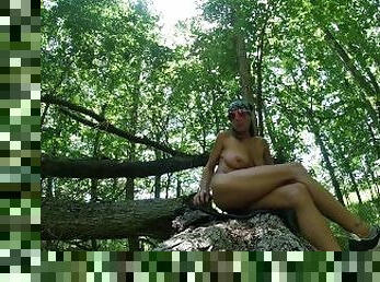 Rachel Lee HH22 Went for a little nature walk and ended up squirting all over!