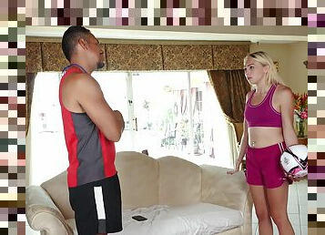 Sporty blonde wants personal trainer's endless dick to grant her orgasms