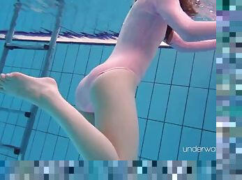 Czech Teen Roxalanas Swimming Talent Shines Brightly