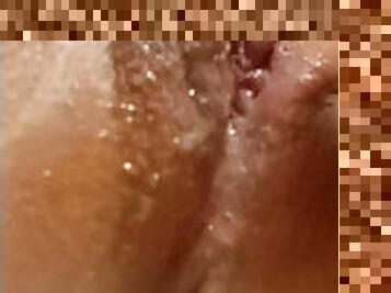 masturbation, chatte-pussy, giclée, milf, maman, belle-femme-ronde, doigtage, gode, humide, juteuse