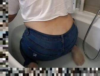 Bathtub bubbly farts in tight hot jeans