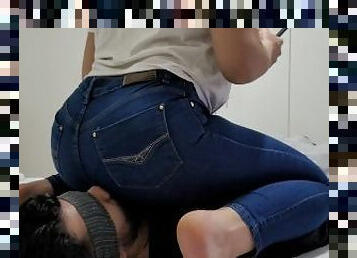 pantat, orgasme, cumshot-keluarnya-sperma, handjob-seks-dengan-tangan-wanita-pada-penis-laki-laki, budak, ibu-mother, jeans, posisi-wajah-menghadap-kemaluan, dominasi-perempuan-dalam-sex