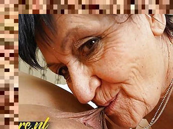 tetas-grandes, gafas, masturbación, mayor, coño-pussy, amateur, maduro, abuelita, lesbiana, besando