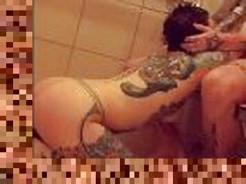 Short haired tattooed blows young felon in shower